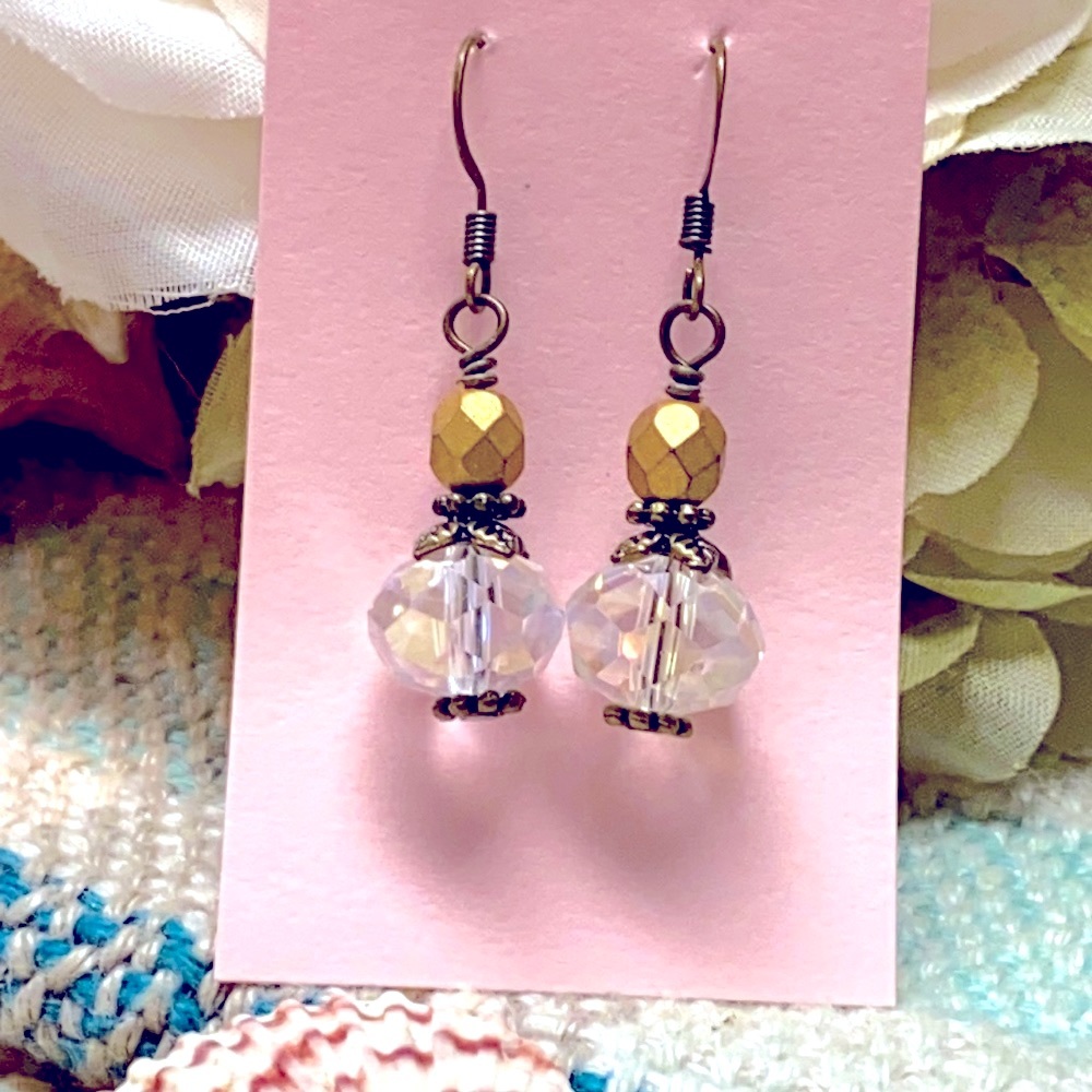 NWOT Vintage look clear & gold earrings sparkling